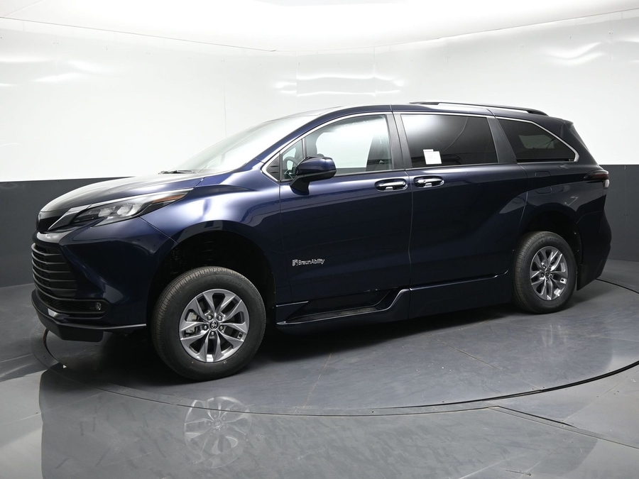 New 2026 Toyota Sienna XLE Base