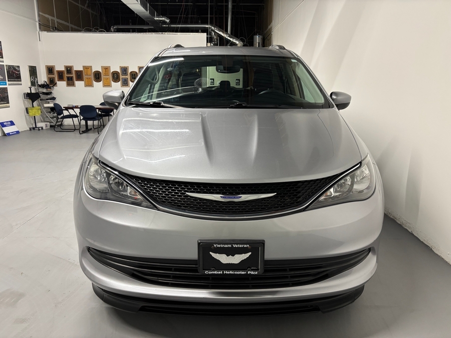 PRE OWNED 2020 Chrysler Voyager LXi