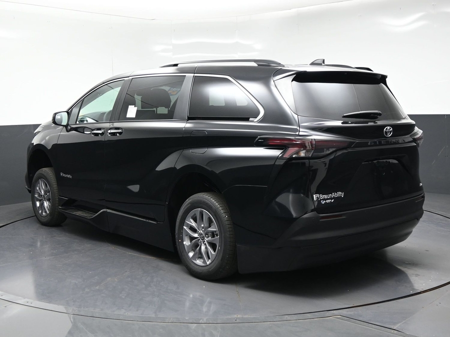 New 2026 Toyota Sienna XLE Add