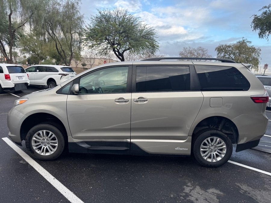 PRE OWNED 2017 Toyota Sienna XLE