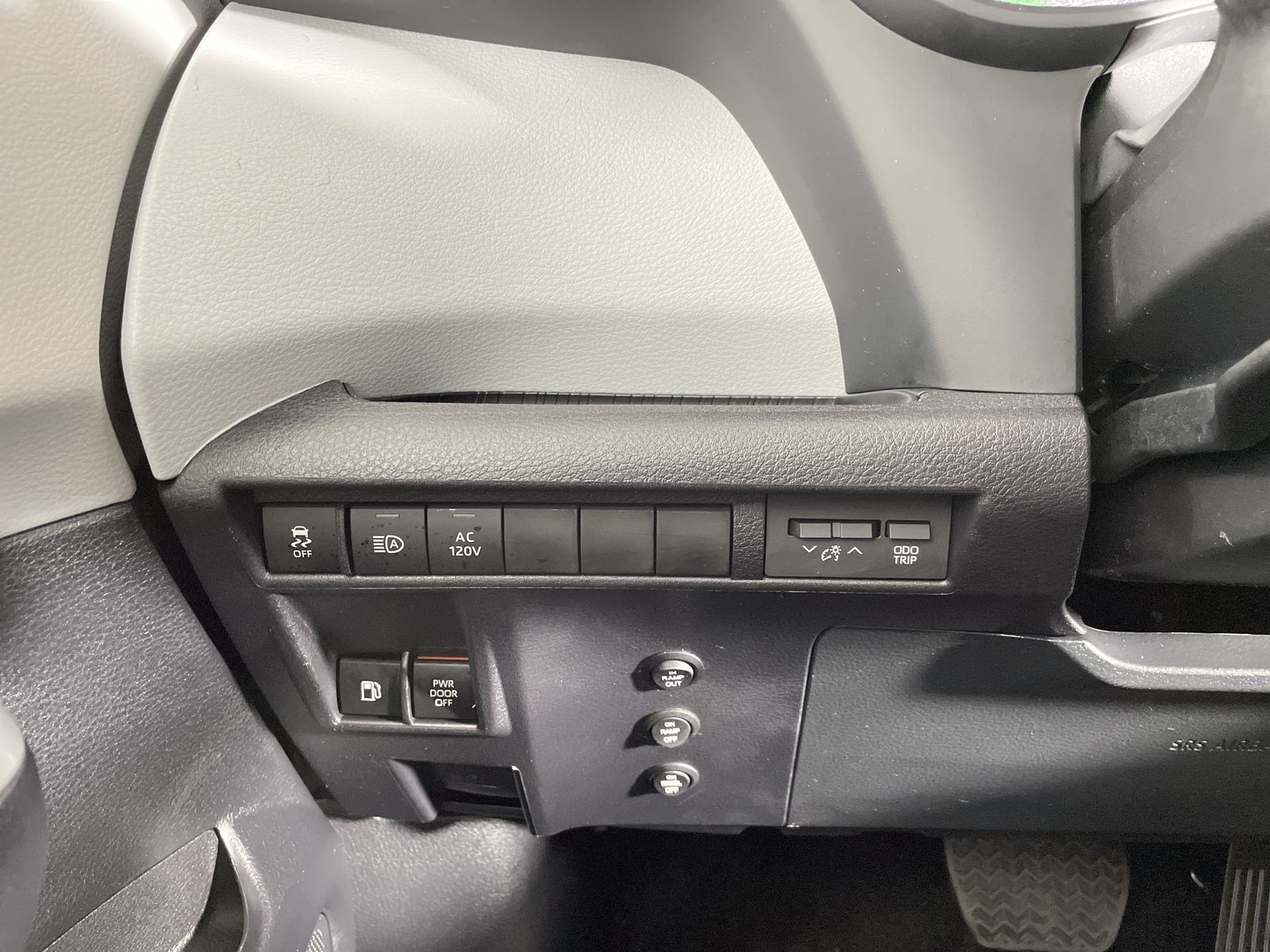 2025 Toyota Sienna XSE - Photo 9