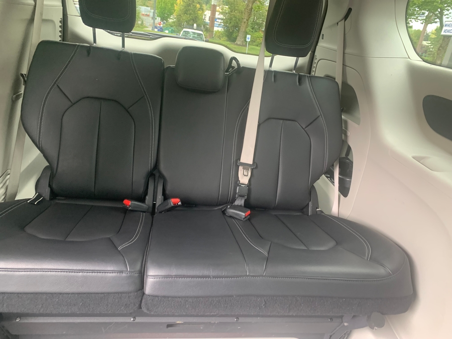 PRE OWNED 2022 Chrysler Pacifica Touring L