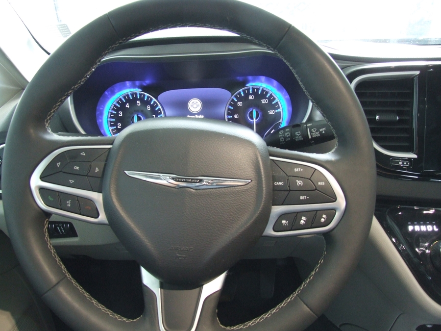 PRE OWNED 2024 Chrysler Pacifica Touring L