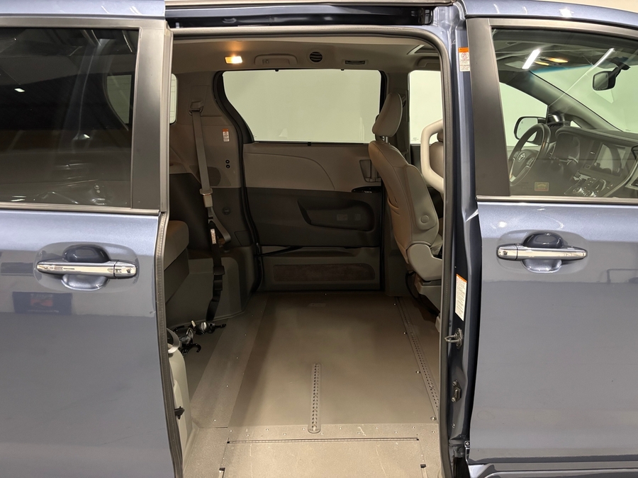 PRE OWNED 2015 Toyota Sienna XLE