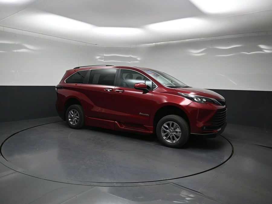 New 2026 Toyota Sienna XLE Base