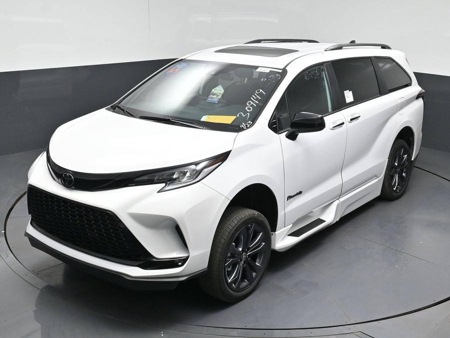 New 2026 Toyota Sienna XSE Sport