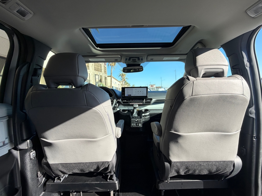 PRE OWNED 2026 Toyota Sienna XLE
