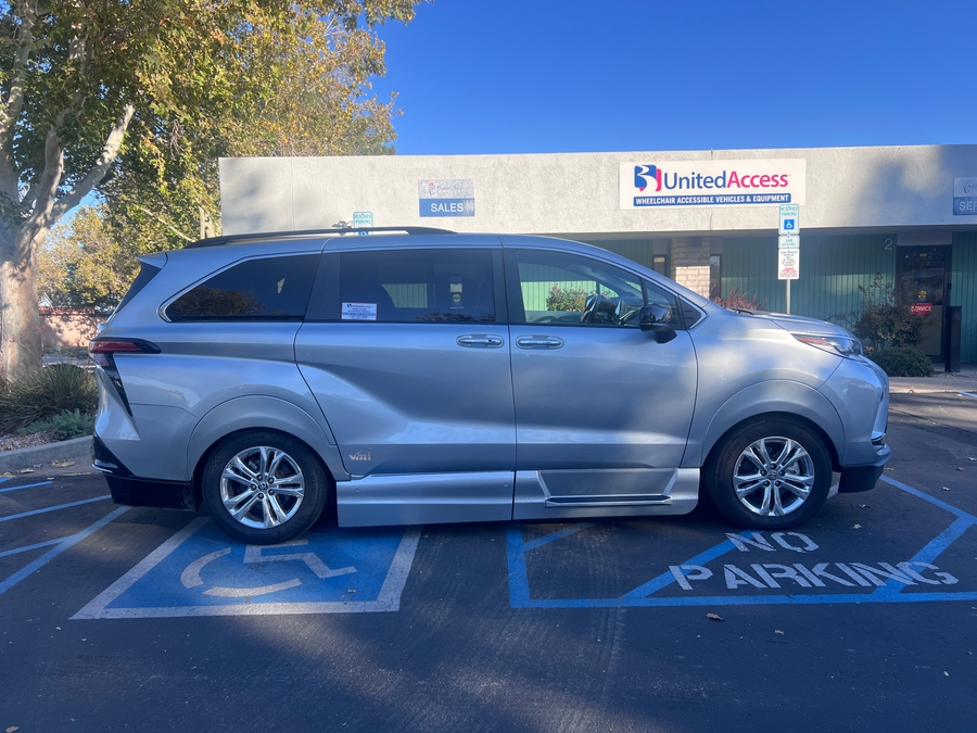 PRE OWNED 2023 Toyota Sienna XSE