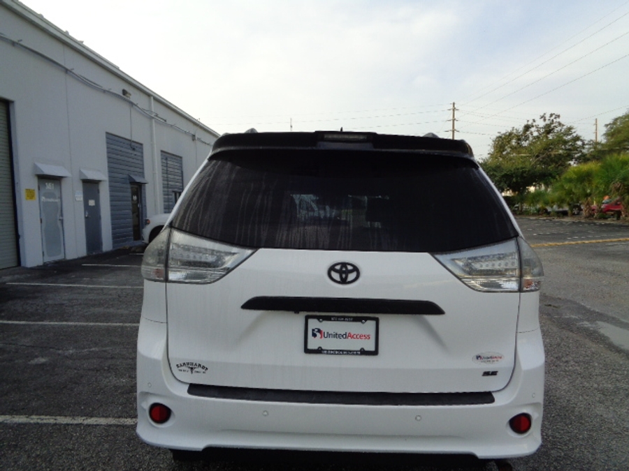 PRE OWNED 2020 Toyota Sienna SE Premium
