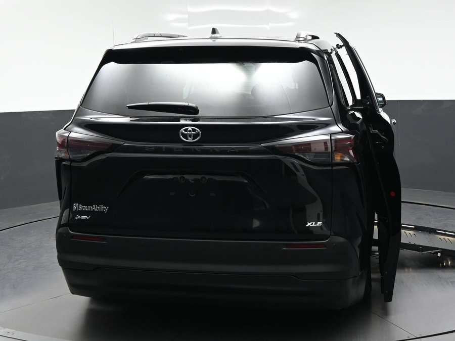 New 2026 Toyota Sienna XLE Base