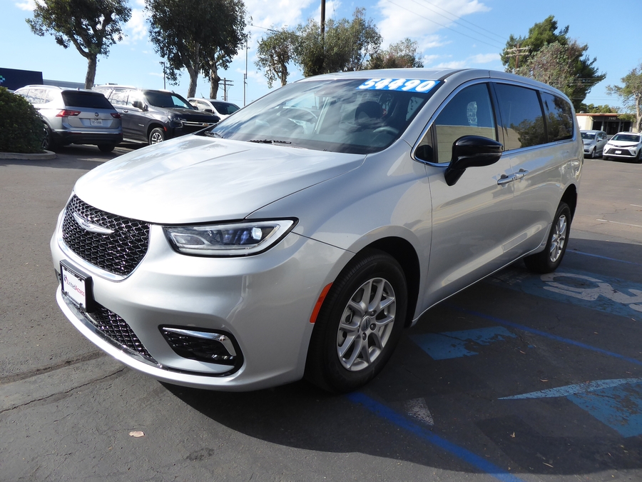 PRE OWNED 2024 Chrysler Pacifica Touring