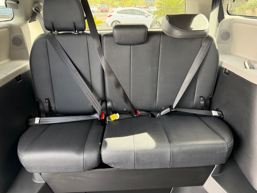 PRE OWNED 2020 Toyota Sienna SE Premium