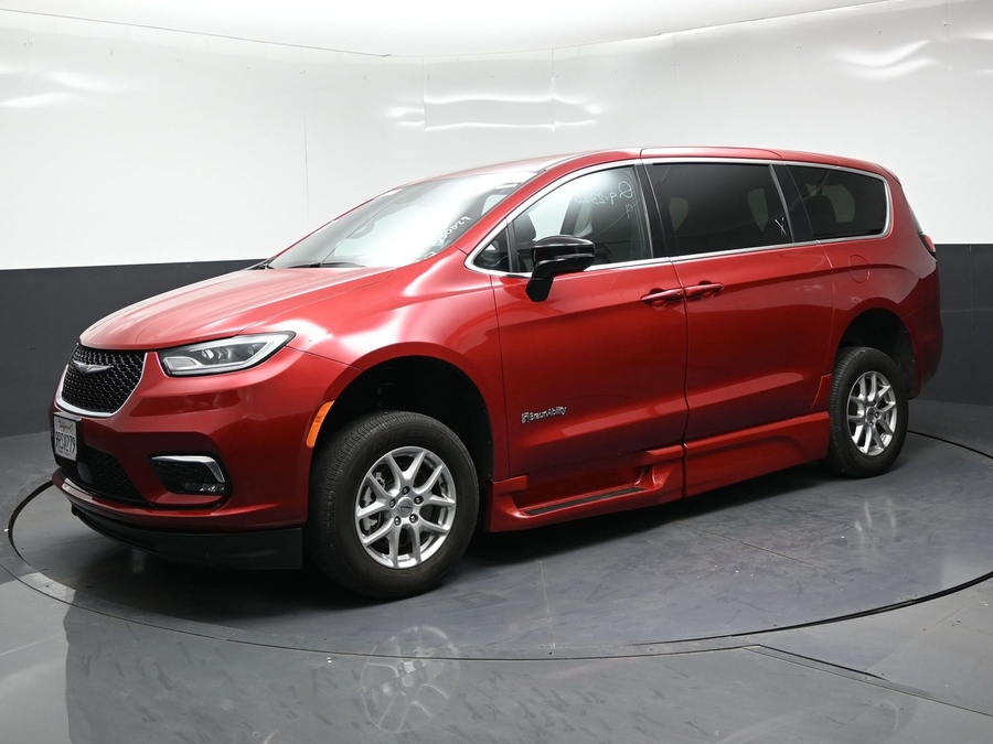 PRE OWNED 2025 Chrysler Pacifica Select