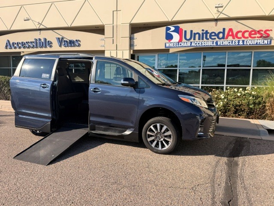 PRE OWNED 2018 Toyota Sienna XLE
