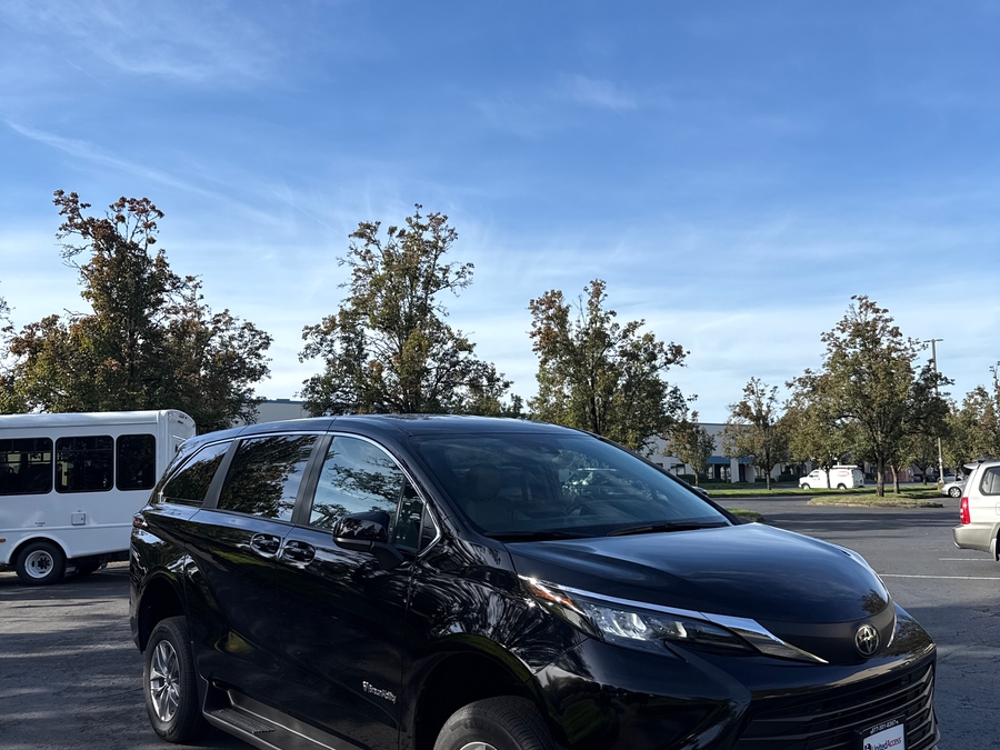 New 2026 Toyota Sienna LE