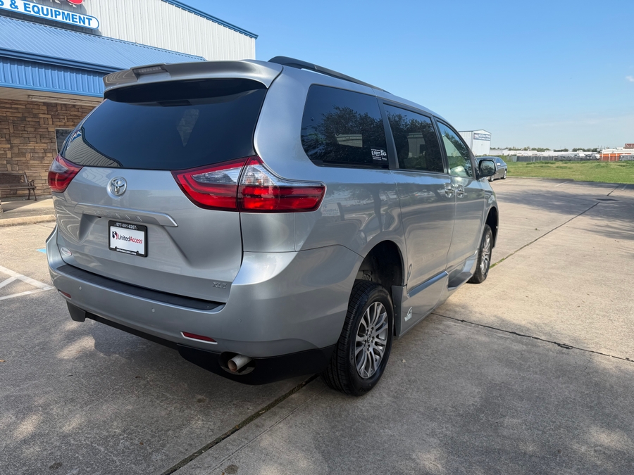 PRE OWNED 2020 Toyota Sienna XLE