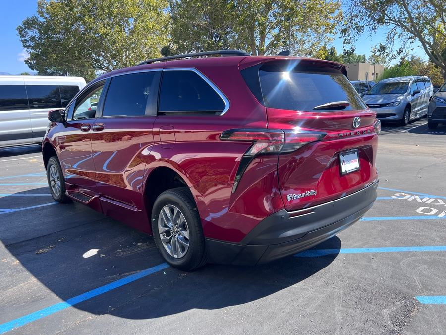PRE OWNED 2021 Toyota Sienna XLE Plus