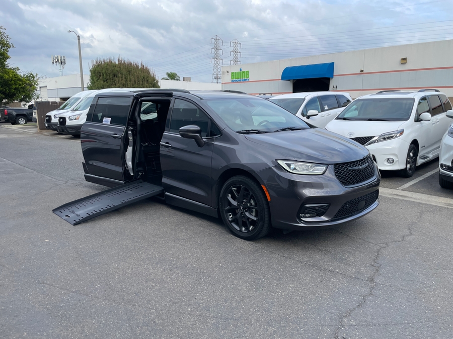 PRE OWNED 2021 Chrysler Pacifica Touring L Sport