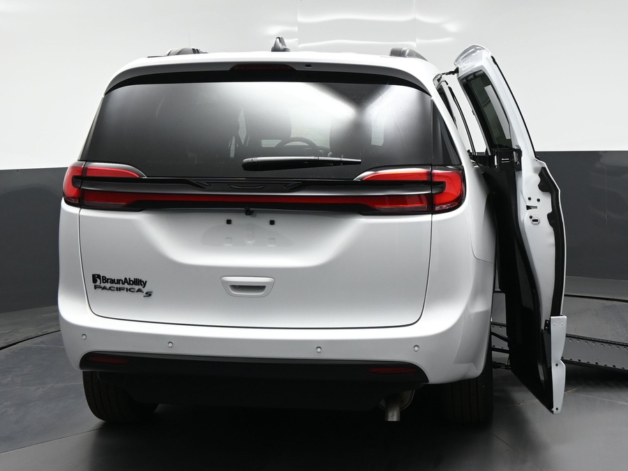 New 2027 Chrysler Pacifica Select Sport