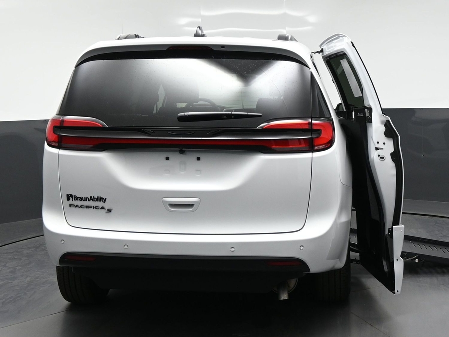 New 2027 Chrysler Pacifica Select Sport