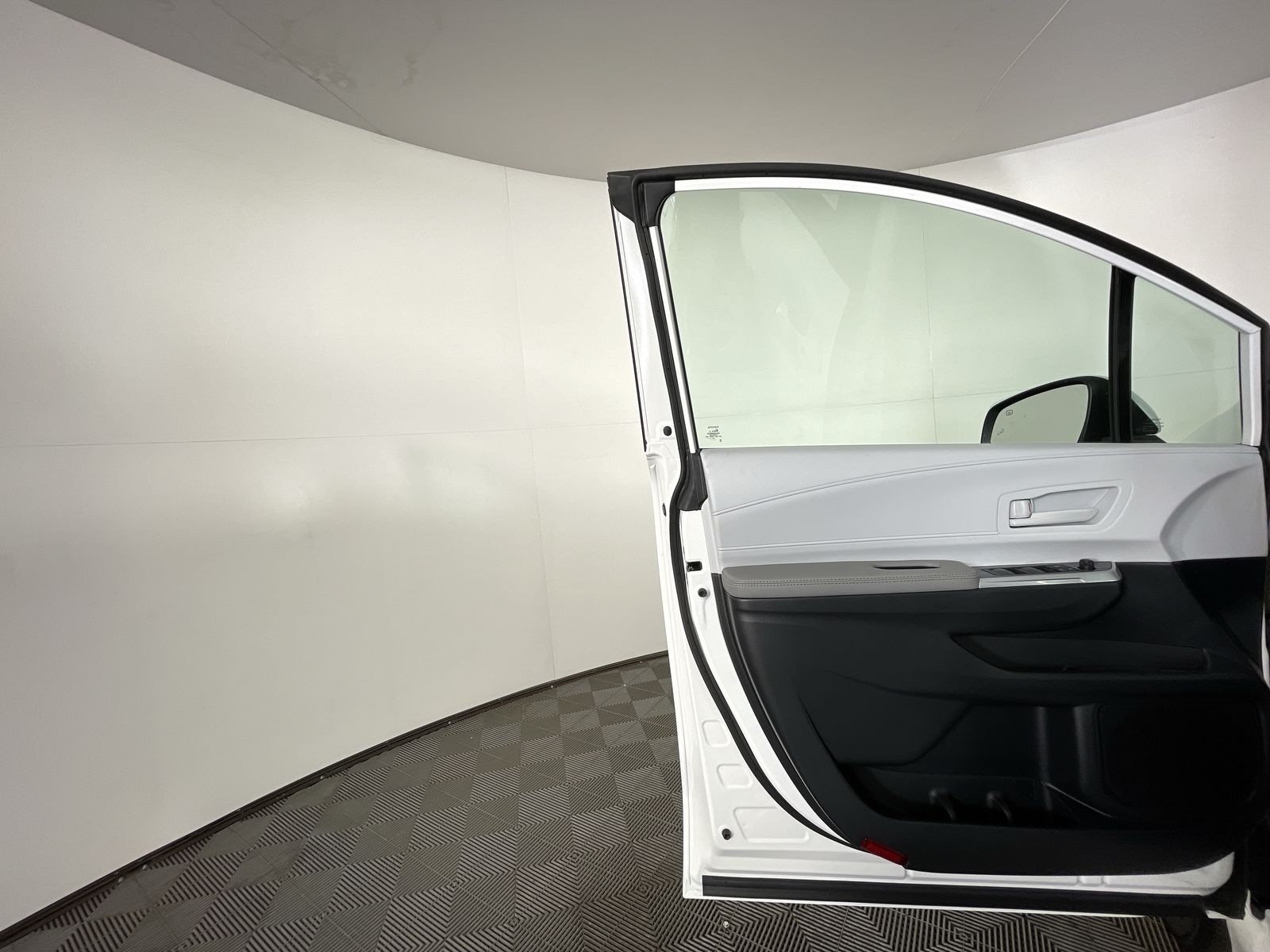 2025 Toyota Sienna LE - Photo 7