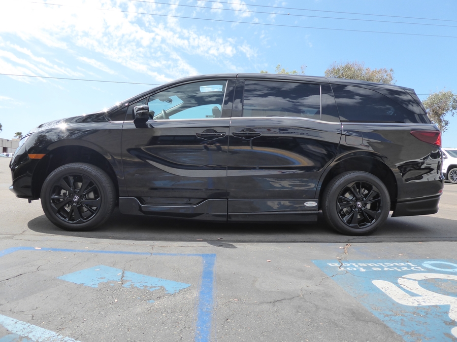 PRE OWNED 2024 Honda Odyssey Sport