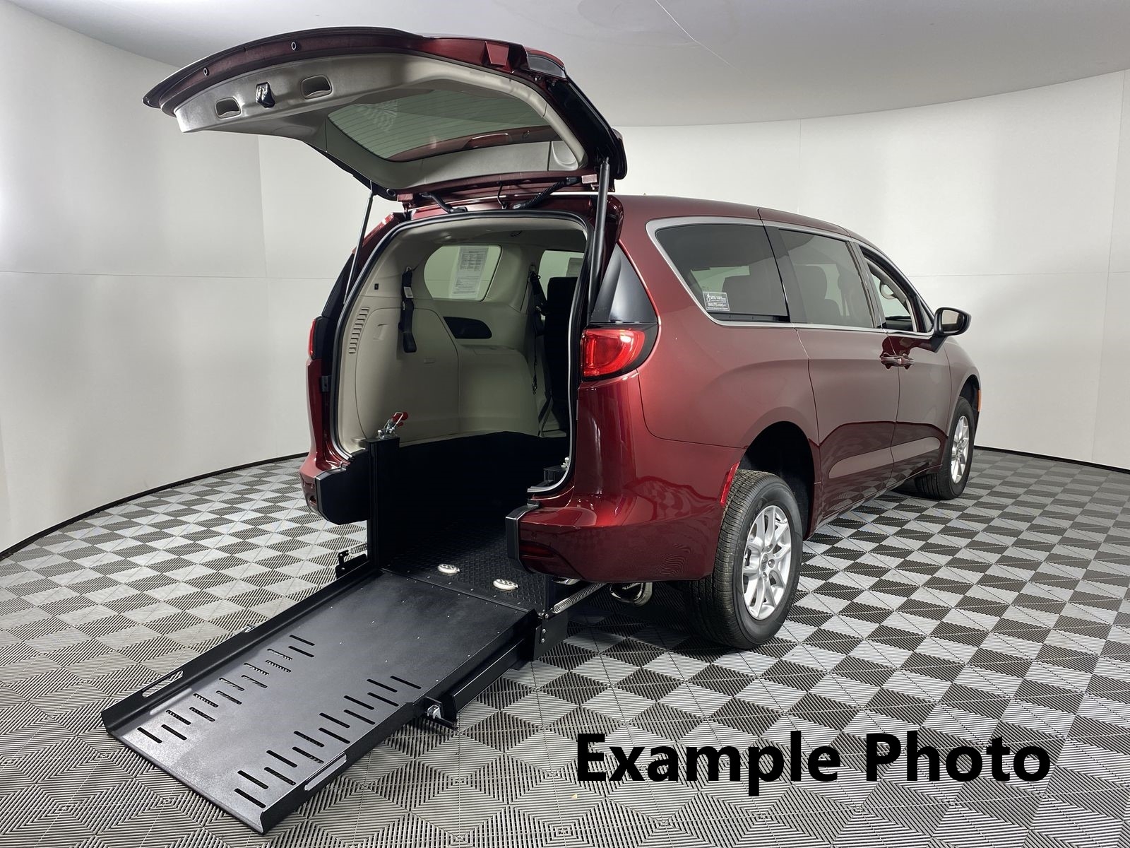 2023 Chrysler Voyager LX's photo
