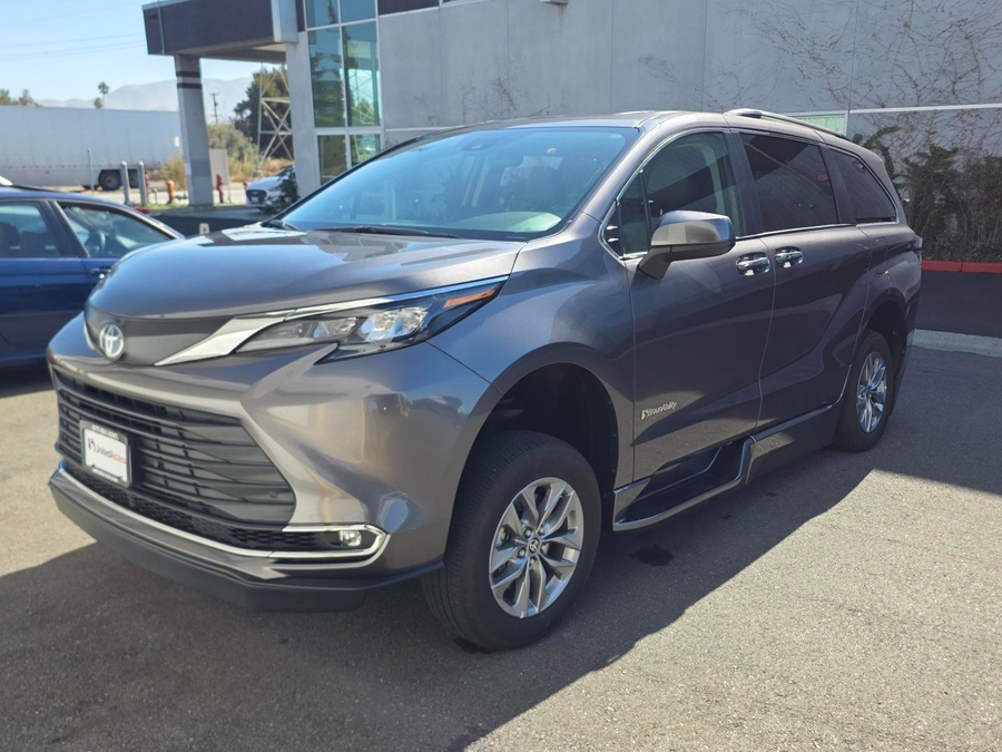 PRE OWNED 2024 Toyota Sienna XLE Base