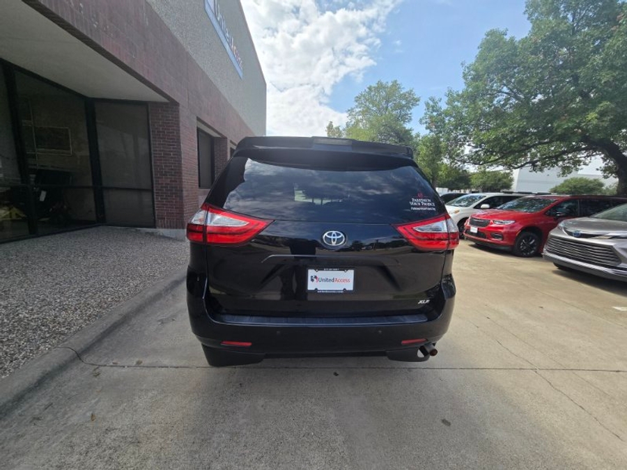 PRE OWNED 2018 Toyota Sienna XLE JS909745