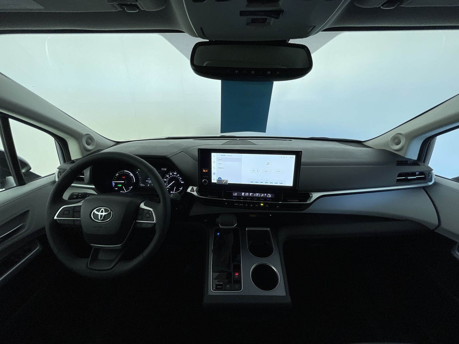 2025 Toyota Sienna XLE - Photo 16