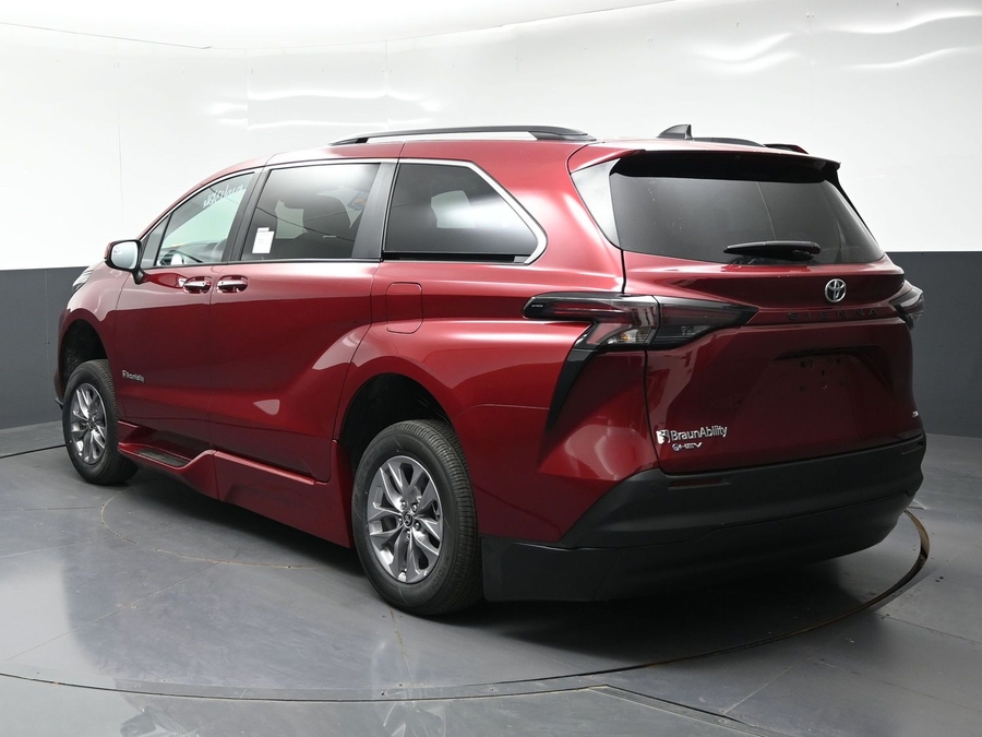 New 2026 Toyota Sienna XLE Add