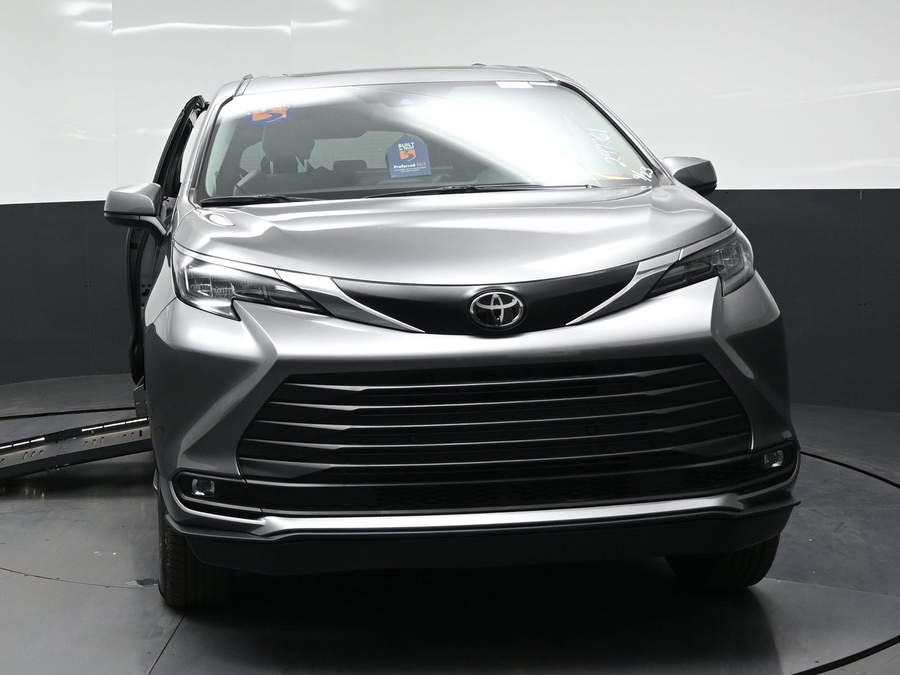 New 2026 Toyota Sienna XLE Add