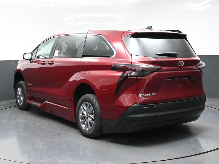 New 2026 Toyota Sienna LE