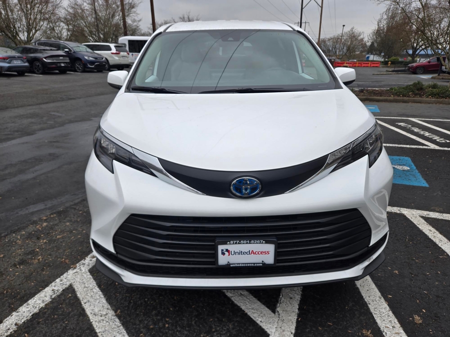 New 2026 Toyota Sienna LE