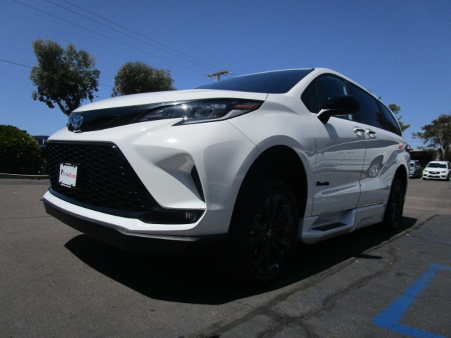 New 2026 Toyota Sienna XSE Sport