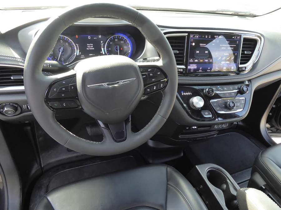 PRE OWNED 2023 Chrysler Pacifica Touring L