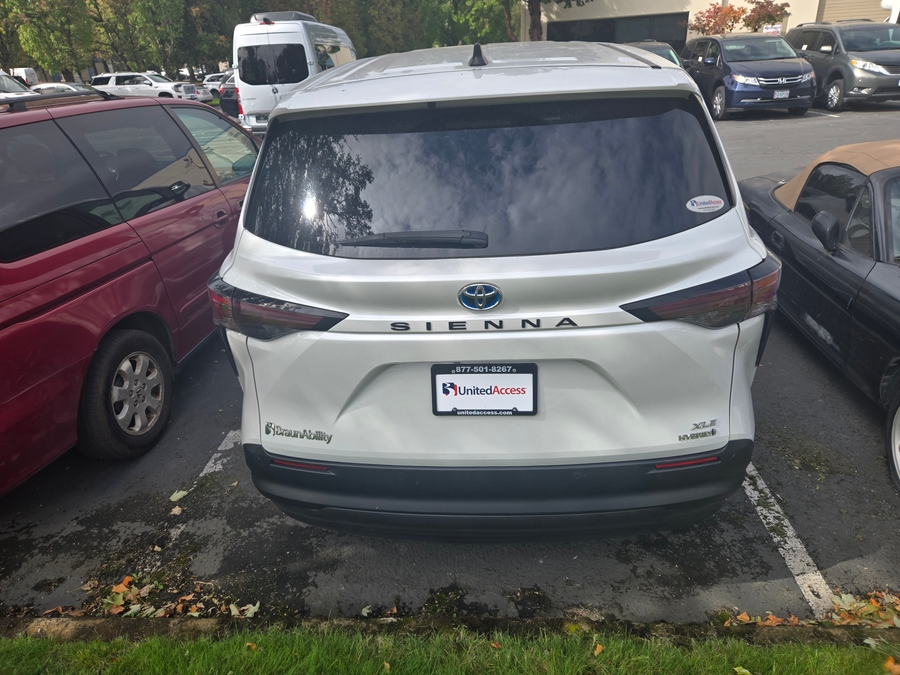 PRE OWNED 2024 Toyota Sienna XLE Base