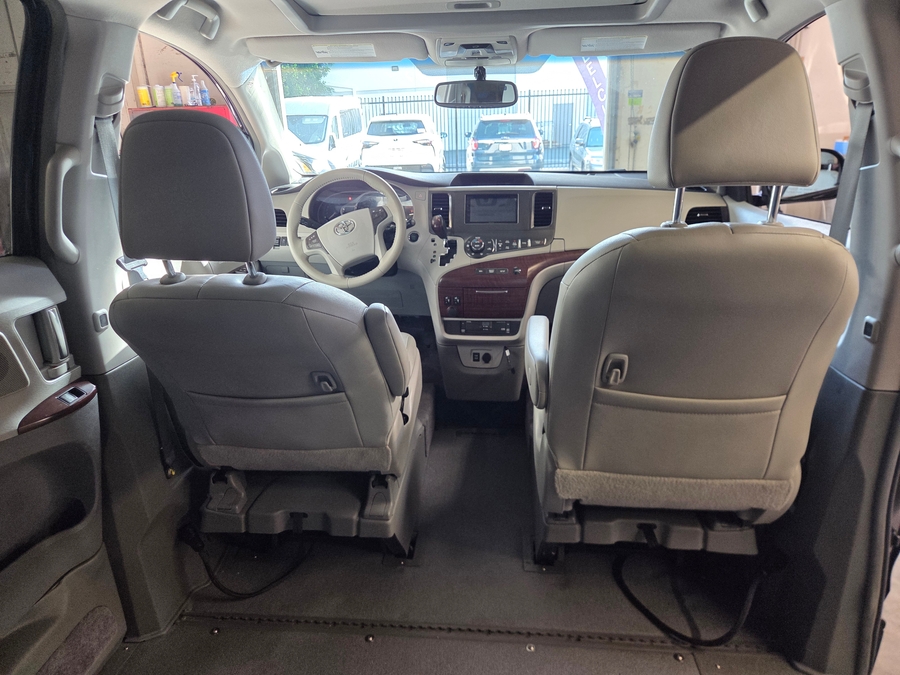 PRE OWNED 2014 Toyota Sienna XLE