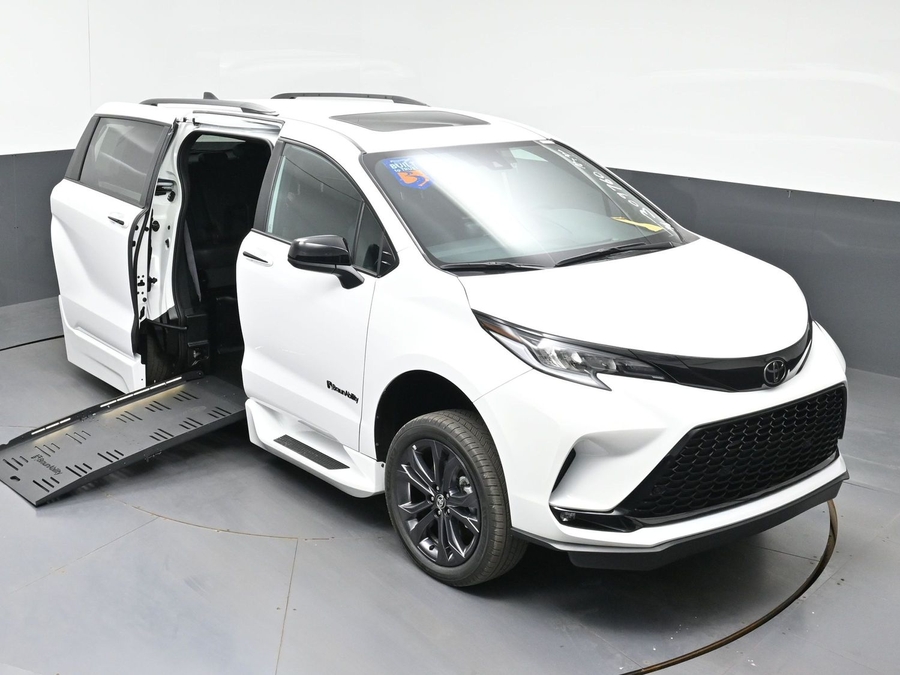 New 2026 Toyota Sienna XSE Sport