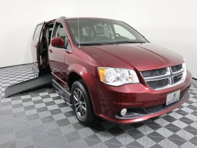 2017 dodge caravan handicap van