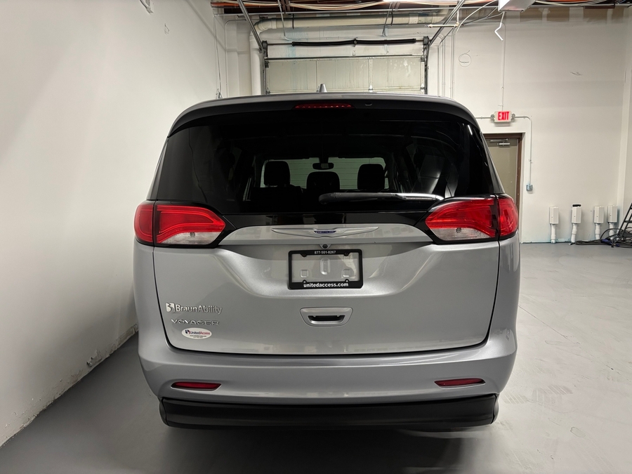 PRE OWNED 2020 Chrysler Voyager LXi