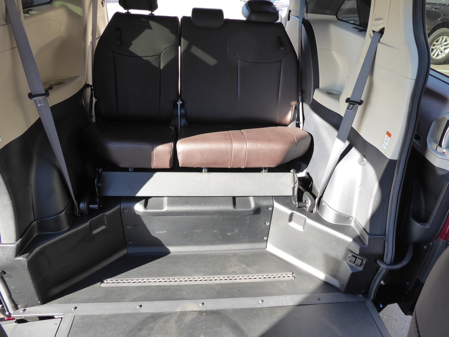 PRE OWNED 2024 Toyota Sienna Platinum