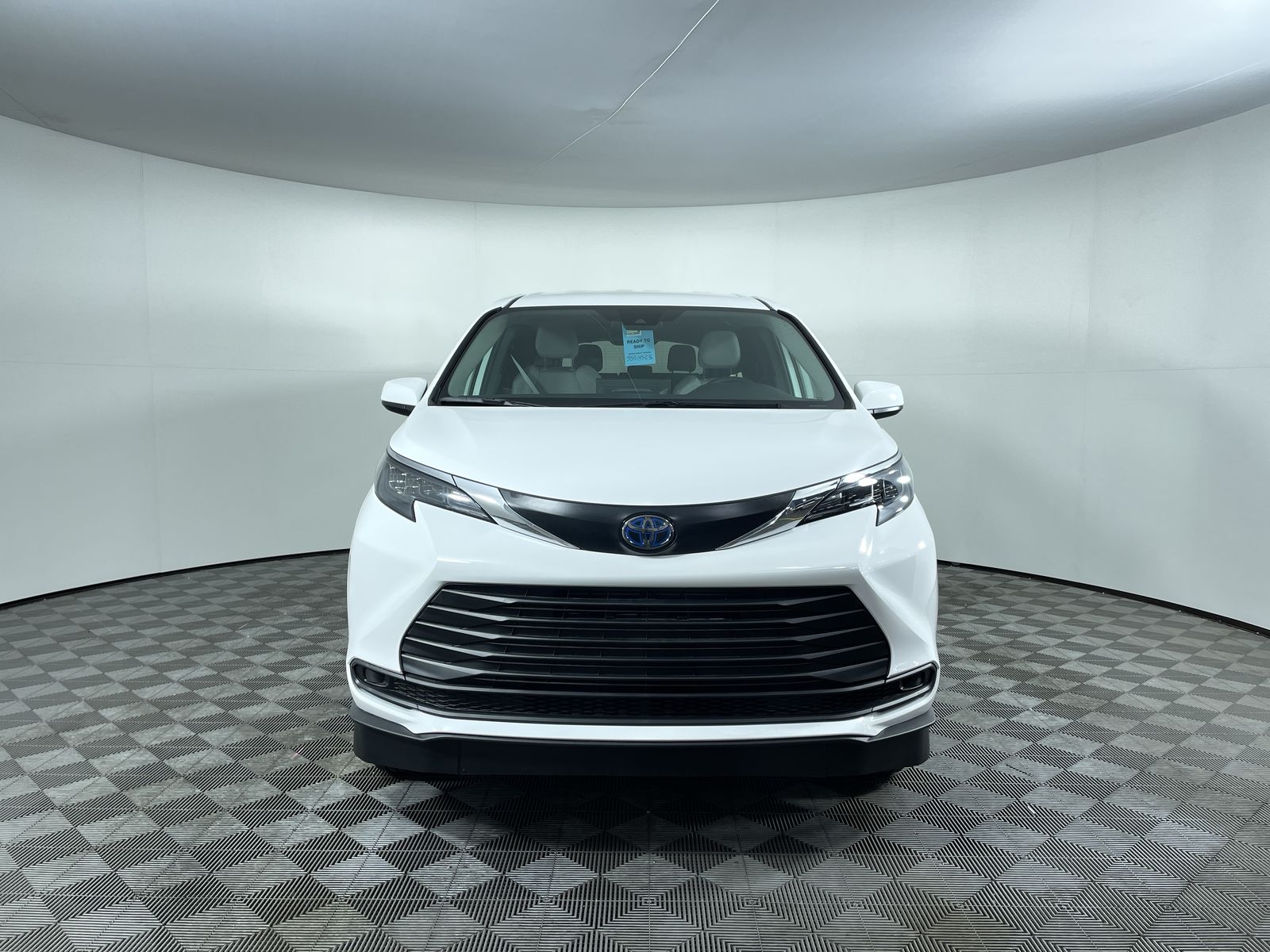 2025 Toyota Sienna LE - Photo 30
