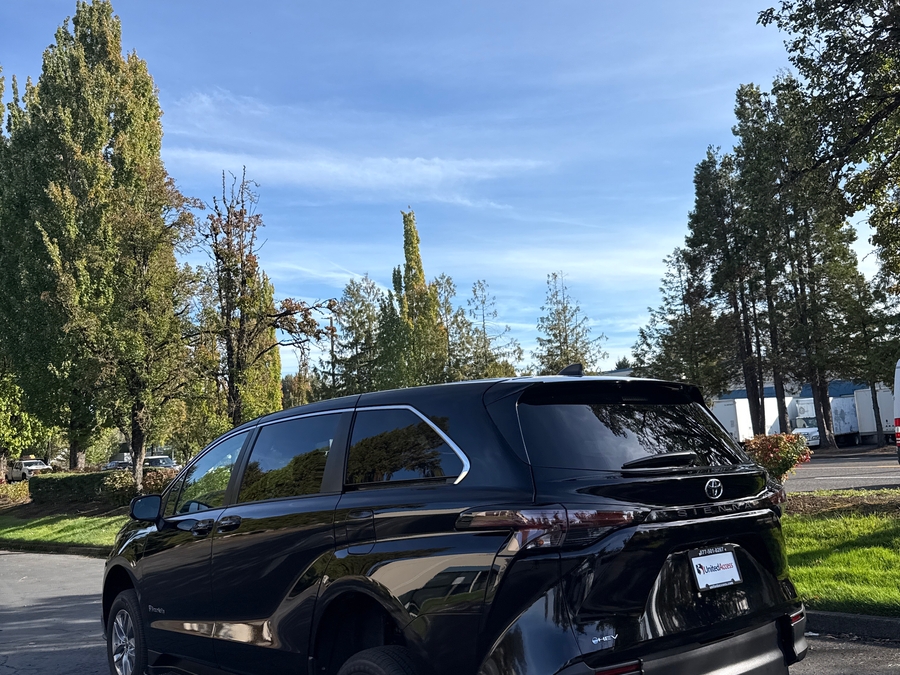 New 2026 Toyota Sienna LE