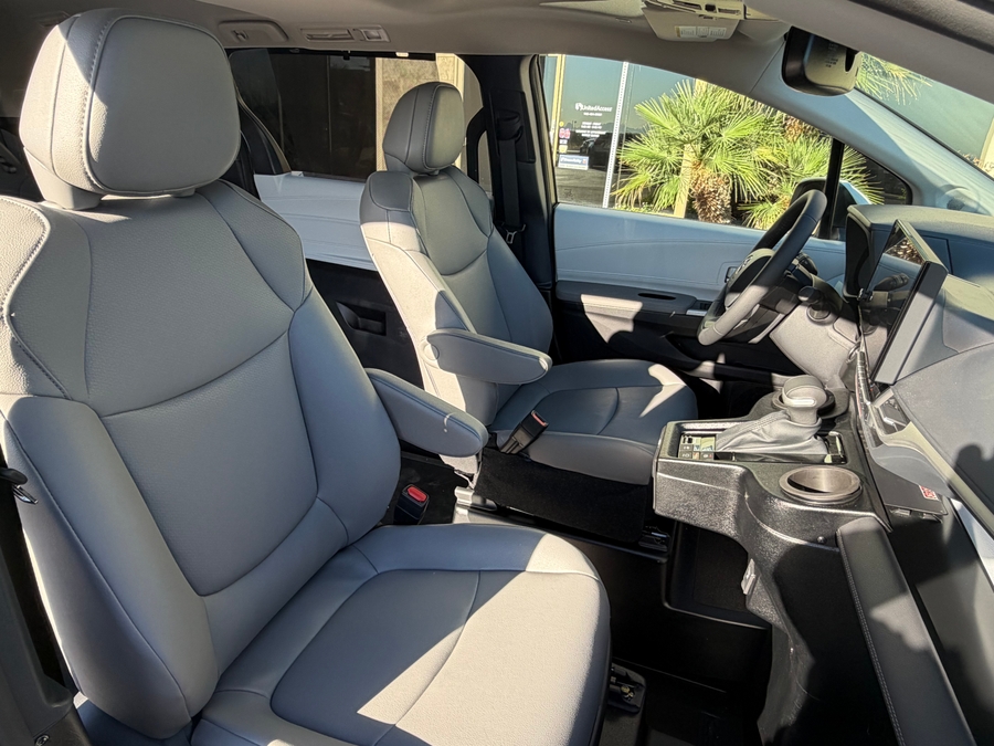 PRE OWNED 2026 Toyota Sienna XLE