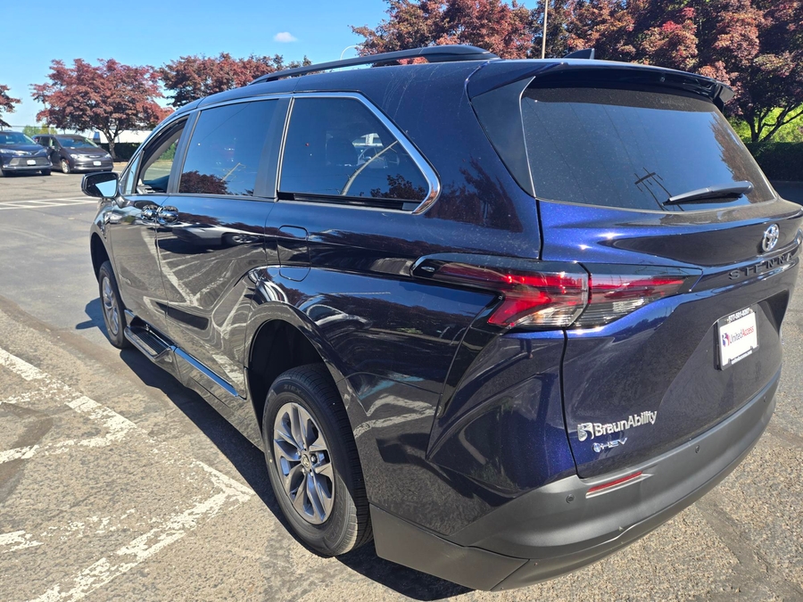 PRE OWNED 2022 Toyota Sienna XLE