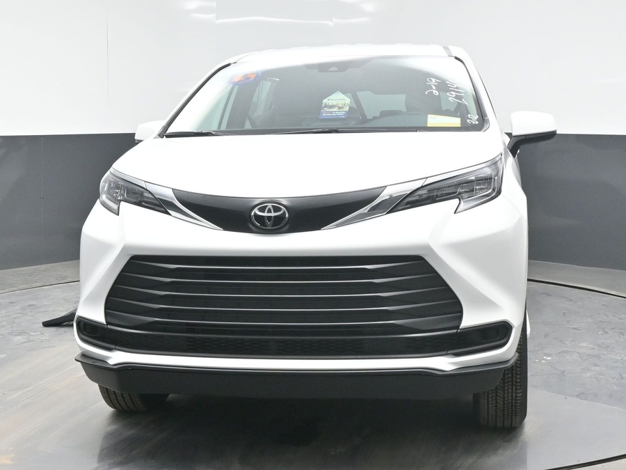 New 2026 Toyota Sienna LE