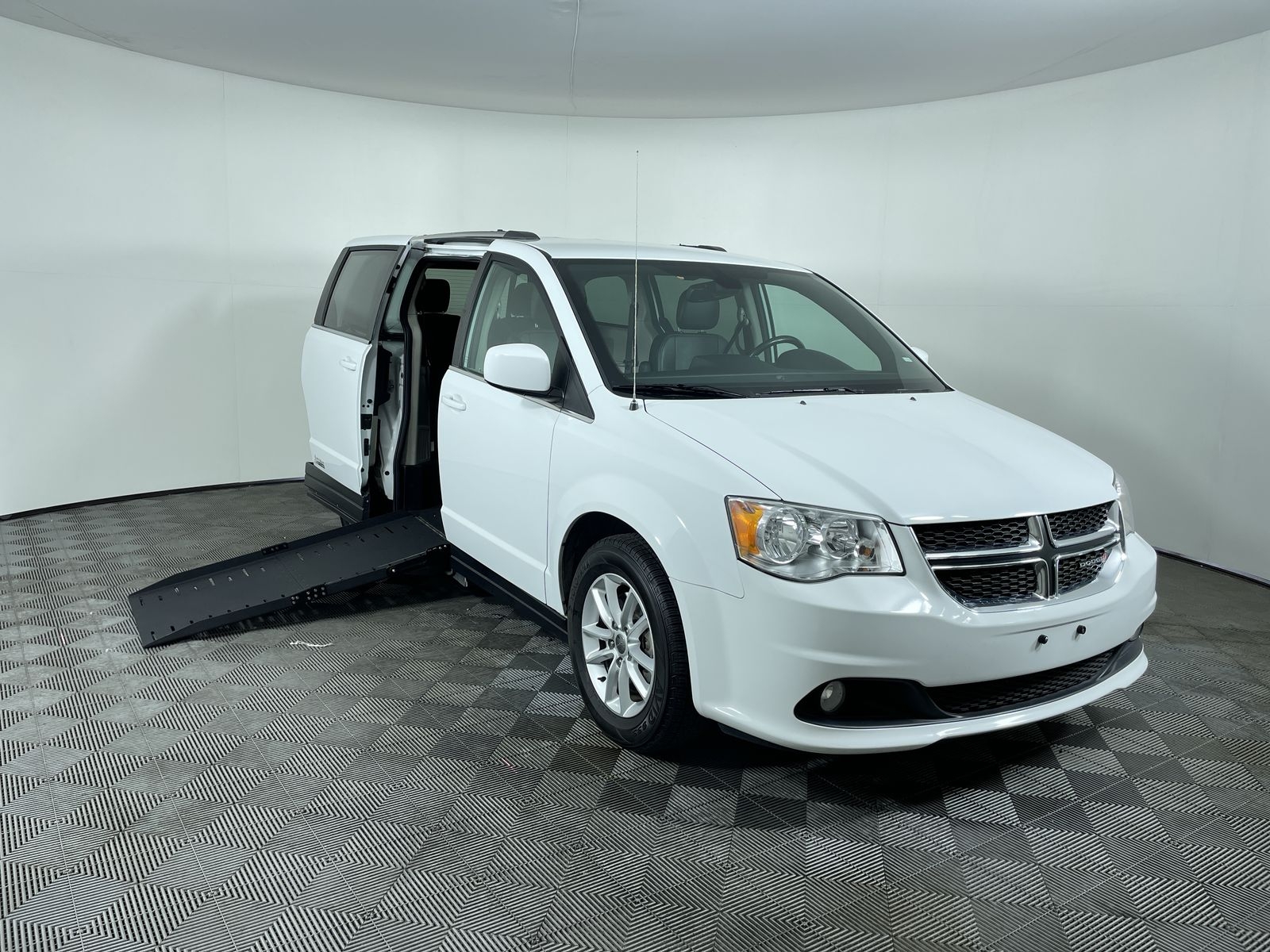 2019 Dodge Grand Caravan SXT's photo