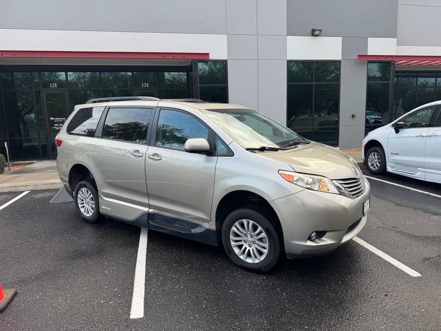 PRE OWNED 2017 Toyota Sienna XLE