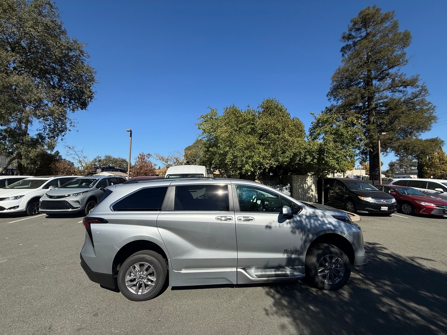 PRE OWNED 2025 Toyota Sienna XLE Plus